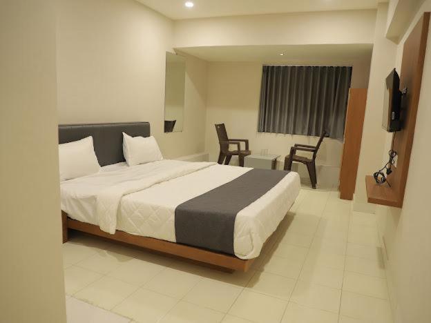 Hotel Royal Orbit Rajkot Exterior foto